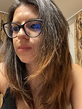 NadiraNoor online show from March 17, 4:10 pm