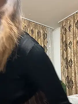 NadiraNoor online show from March 1, 10:10 pm