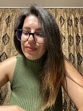 NadiraNoor online show from May 31, 8:42 pm