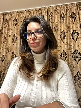 NadiraNoor online show from May 16, 4:55 am