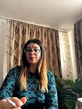 NadiraNoor online show from January 18, 12:30 pm