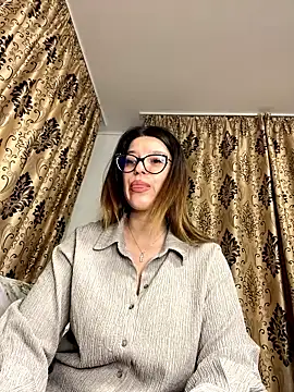 NadiraNoor online show from November 17, 10:58 pm