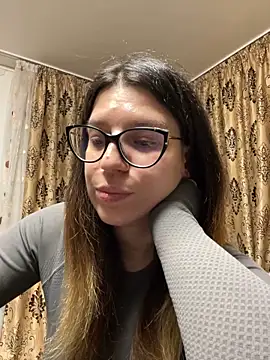 NadiraNoor online show from February 6, 1:01 am