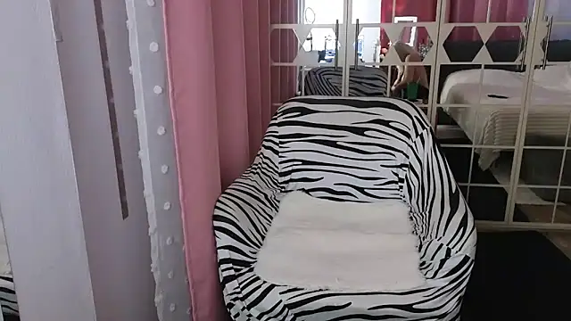 Snapshot of Ina_HotX chatting on November 15, 4:11 pm Ina HotX online show from November 15, 4:11 pm