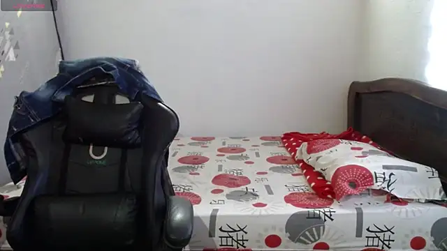 Snapshot of horny_paty chatting on July 5, 10:49 pm horny paty online show from July 5, 10:49 pm