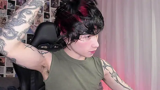 Snapshot of liamelf chatting on September 20, 5:56 am liamelf online show from September 20, 5:56 am