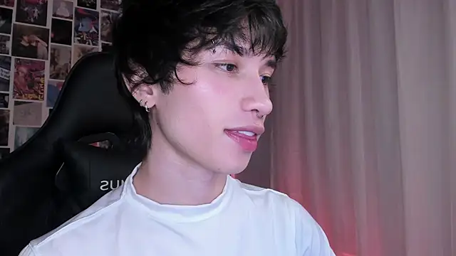 Snapshot of liamelf chatting on March 8, 1:50 am liamelf online show from March 8, 1:50 am