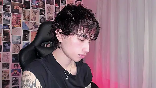 Snapshot of liamelf chatting on November 16, 3:33 am liamelf online show from November 16, 3:33 am