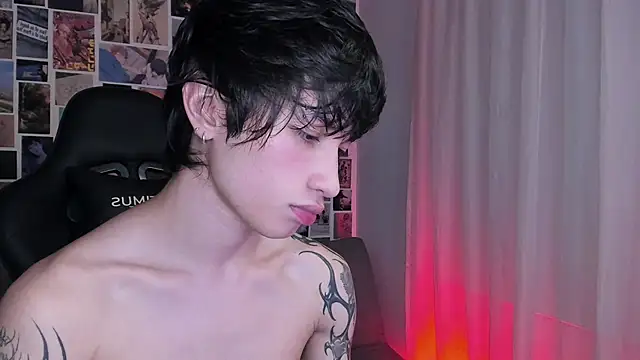 Snapshot of liamelf chatting on March 19, 8:55 am liamelf online show from March 19, 8:55 am