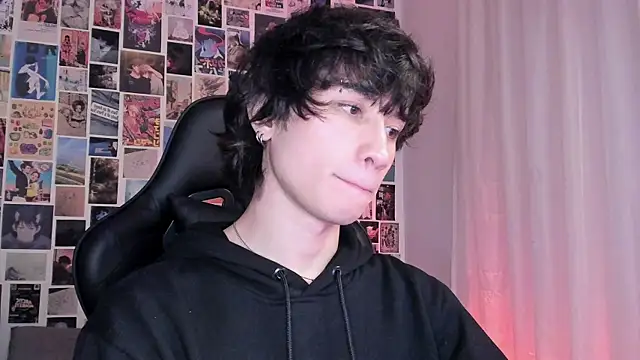 Snapshot of liamelf chatting on January 14, 3:43 am liamelf online show from January 14, 3:43 am