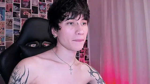 Snapshot of liamelf chatting on January 19, 8:07 am liamelf online show from January 19, 8:07 am