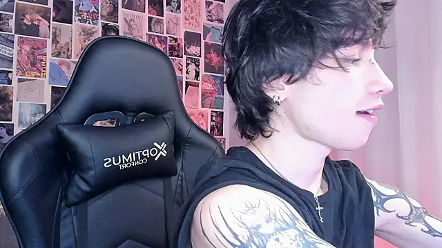 Snapshot of liamelf chatting on January 4, 5:58 am liamelf online show from January 4, 5:58 am