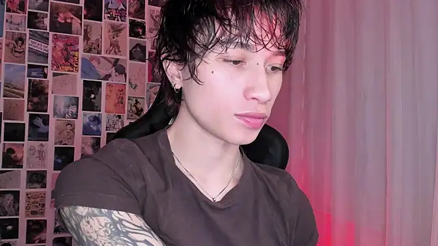 Snapshot of liamelf chatting on November 18, 5:44 am liamelf online show from November 18, 5:44 am