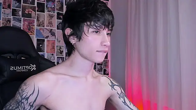 Snapshot of liamelf chatting on March 22, 8:51 am liamelf online show from March 22, 8:51 am