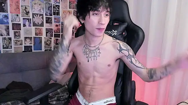 Snapshot of liamelf chatting on March 5, 7:27 am liamelf online show from March 5, 7:27 am