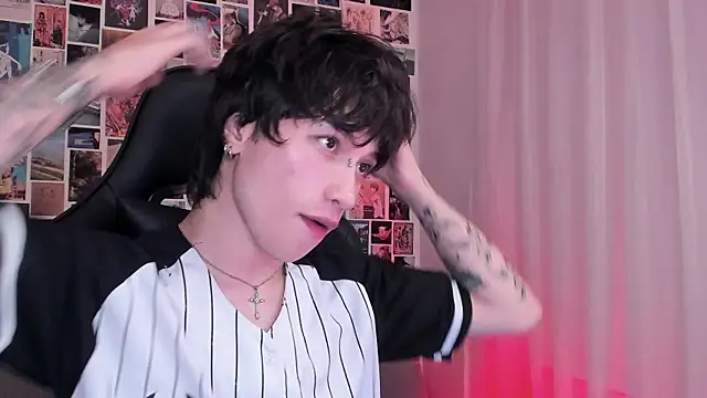 Snapshot of liamelf chatting on January 19, 5:05 am liamelf online show from January 19, 5:05 am