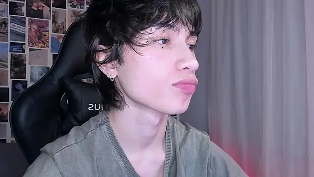 Snapshot of liamelf chatting on March 23, 5:00 am liamelf online show from March 23, 5:00 am