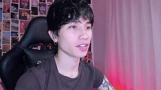 Snapshot of liamelf chatting on February 13, 5:16 am liamelf online show from February 13, 5:16 am