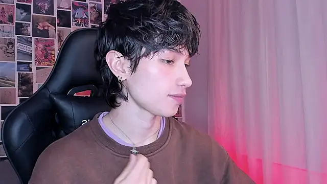 Snapshot of liamelf chatting on January 25, 7:49 am liamelf online show from January 25, 7:49 am