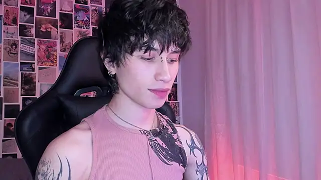 Snapshot of liamelf chatting on January 20, 5:26 am liamelf online show from January 20, 5:26 am