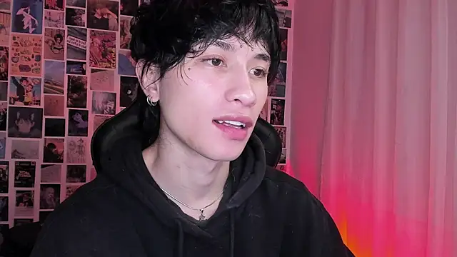 Snapshot of liamelf chatting on October 14, 7:20 am liamelf online show from October 14, 7:20 am