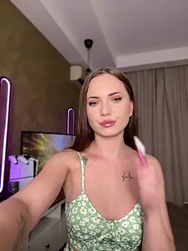 AvaGianna online show from November 7, 2:10 pm