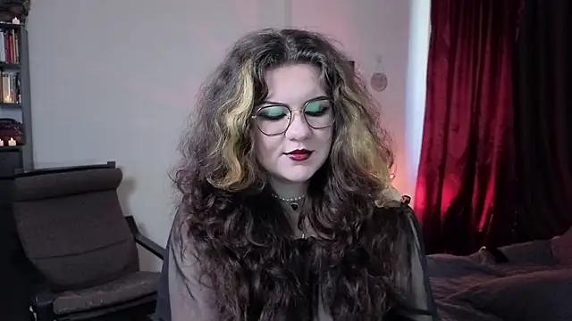 Snapshot of Laura_Karamazov chatting on September 27, 9:48 am Laura Karamazov online show from September 27, 9:48 am