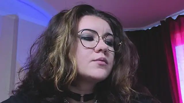 Snapshot of Laura_Karamazov chatting on October 8, 12:17 pm Laura Karamazov online show from October 8, 12:17 pm