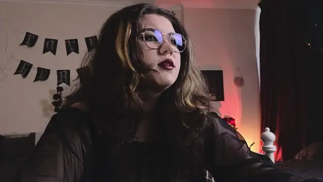 Laura Karamazov online show from February 13, 10:04 am