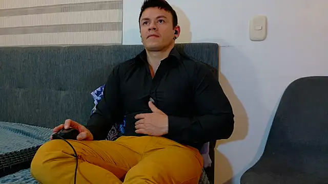 Snapshot of MarksMuscle chatting on October 4, 5:53 am MarksMuscle online show from October 4, 5:53 am
