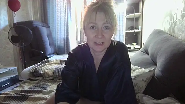Snapshot of WindChristy chatting on June 6, 2:06 am WindChristy online show from June 6, 2:06 am