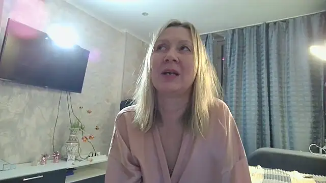 WindChristy online show from March 13, 9:42 pm