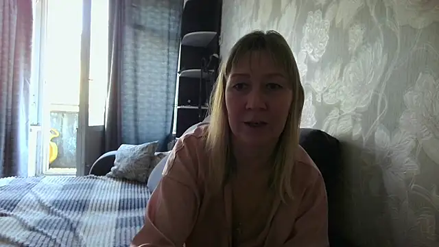 Snapshot of WindChristy chatting on May 4, 9:34 am WindChristy online show from May 4, 9:34 am