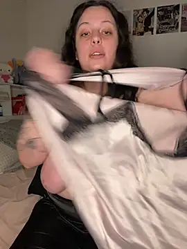 milkyhonybaby online show from November 5, 3:09 am