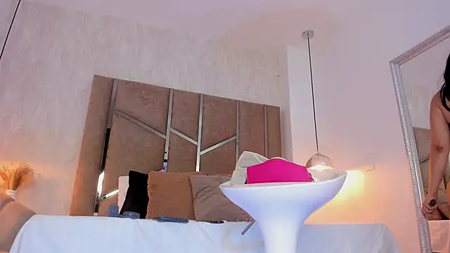 Martinaa Jones  online show from March 6, 12:22 pm