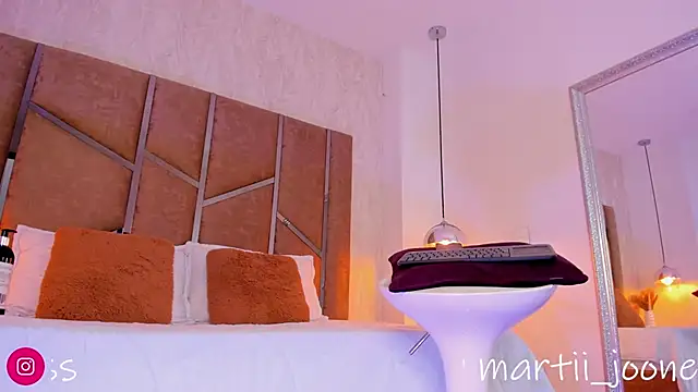 Martinaa Jones  online show from March 1, 9:26 pm