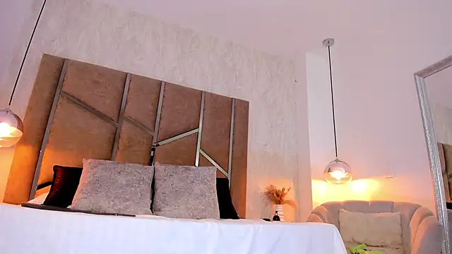 Martinaa Jones  online show from November 29, 8:20 pm