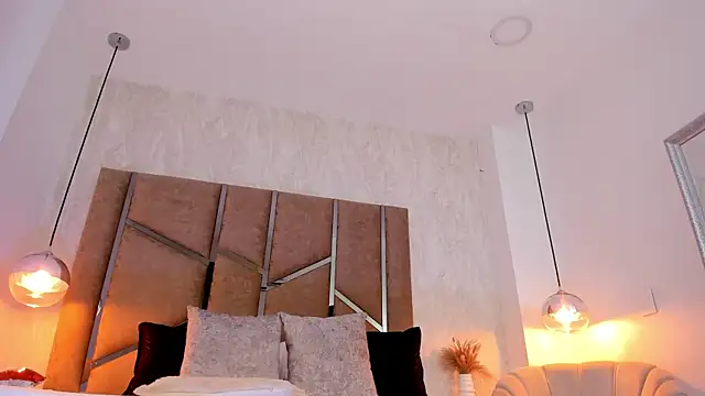 Martinaa Jones  online show from November 21, 8:08 pm