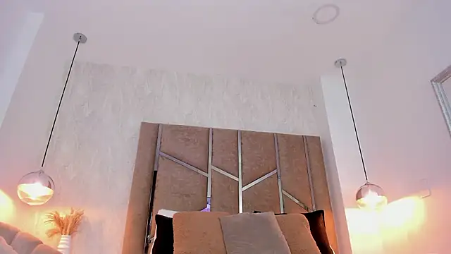 Martinaa Jones  online show from March 14, 12:55 pm