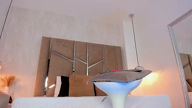 Martinaa Jones  online show from February 26, 12:38 pm