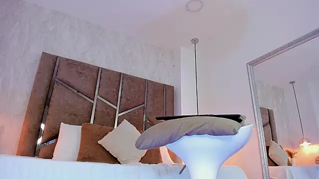 Martinaa Jones  online show from March 15, 12:34 pm