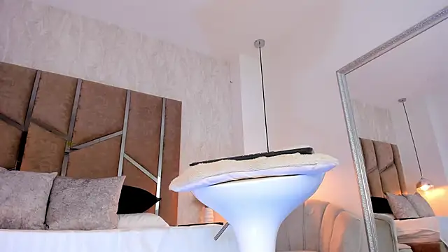 Martinaa Jones  online show from November 16, 7:29 pm