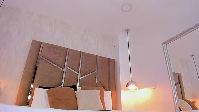 Martinaa Jones  online show from March 31, 12:51 pm