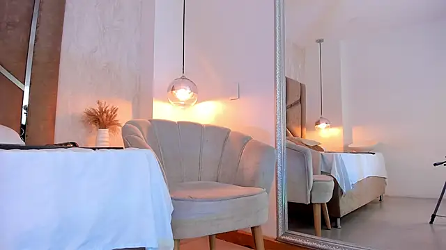 Martinaa Jones  online show from November 6, 7:18 pm