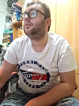 Snapshot of Javier_bear chatting on June 10, 12:50 pm Javier bear online show from June 10, 12:50 pm