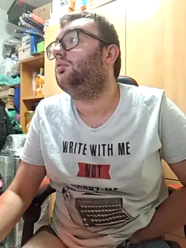 Snapshot of Javier_bear chatting on June 12, 1:31 pm Javier bear online show from June 12, 1:31 pm