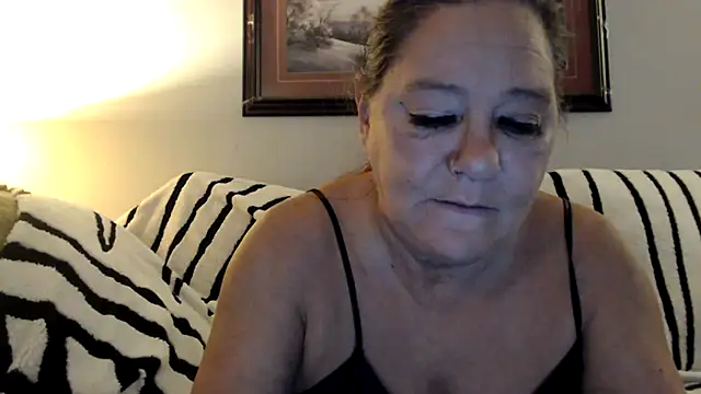 LexxiLeeds online show from March 25, 10:25 am