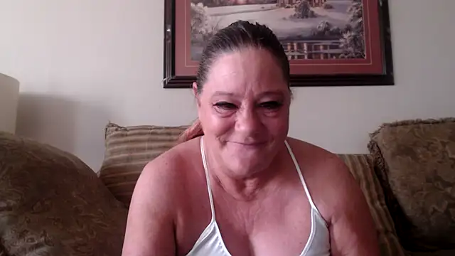LexxiLeeds online show from May 18, 11:04 am