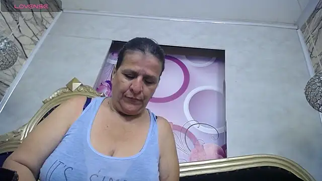 Snapshot of karito_mature17 chatting on May 6, 11:14 am karito mature17 online show from May 6, 11:14 am