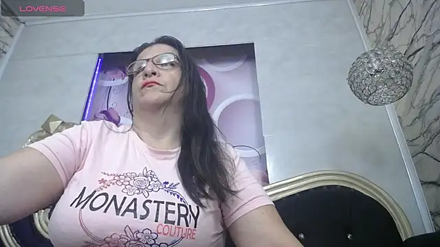 Snapshot of karito_mature17 chatting on June 15, 11:21 am karito mature17 online show from June 15, 11:21 am